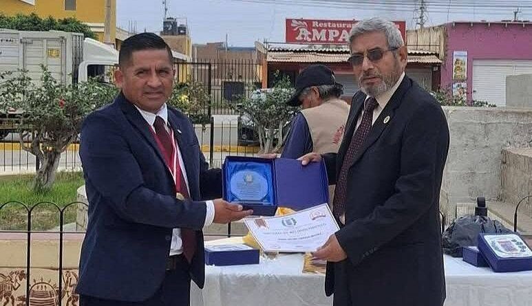 Distinguen al arqueólogo Daniel Castillo Benítez en  45º aniversario de creación de Chiclín