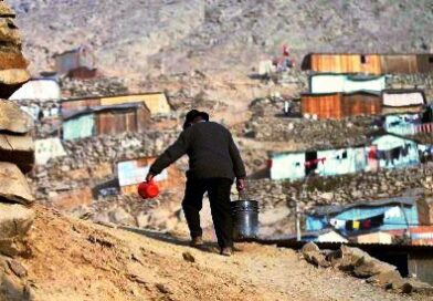 Comunidad y familia: agentes educativos en crisis / Carlos Varas Príncipe